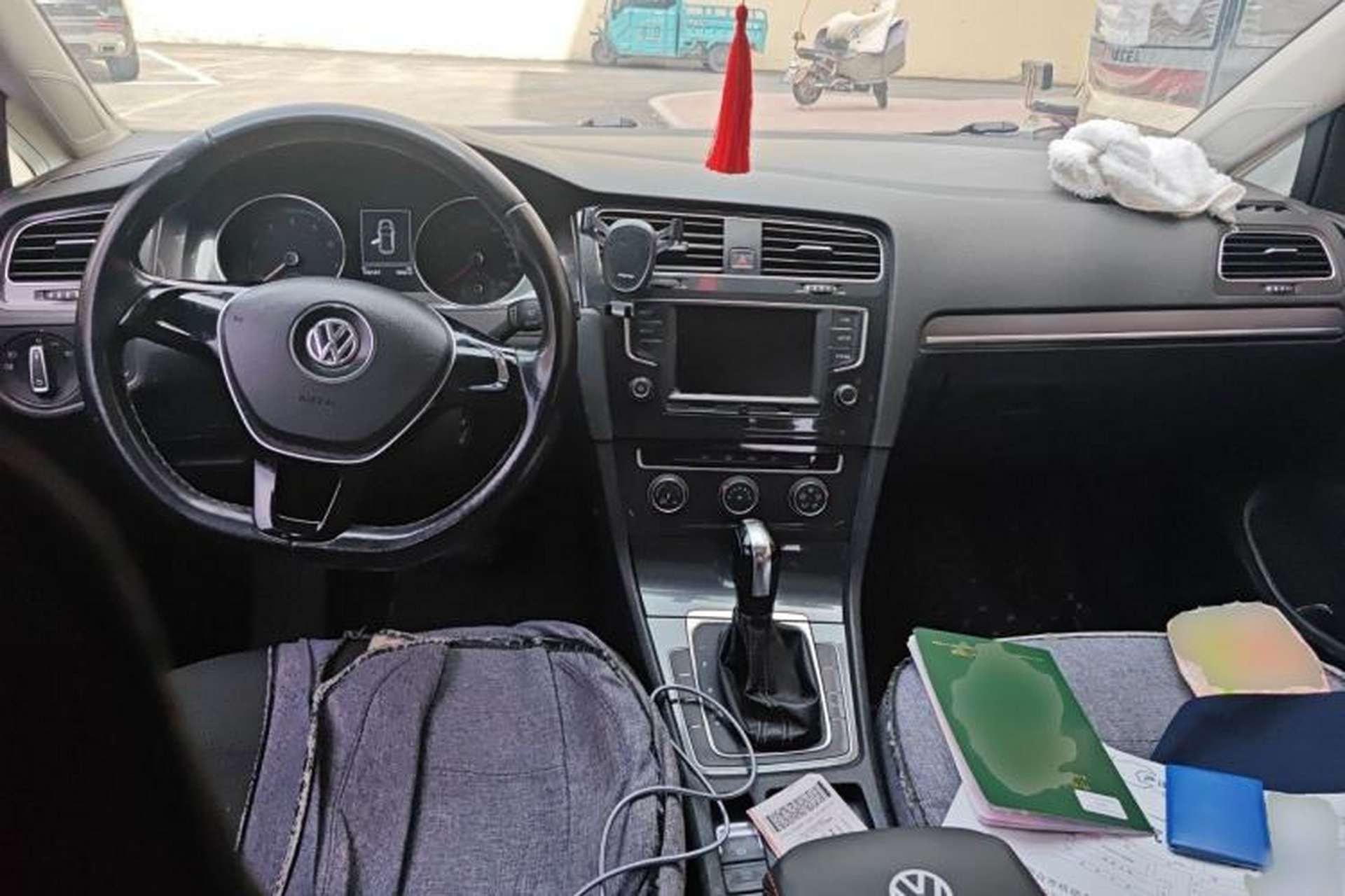 Used Volkswagen Golf 2017 230TSI Automatic Comfort Edition – Celebrating Milestone of One Million Units Center Console