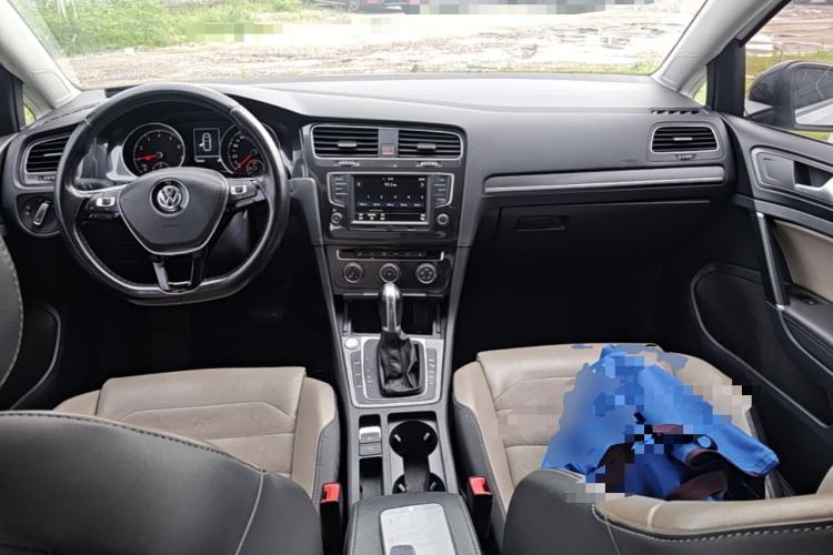 Used Volkswagen Golf 2017 230TSI Automatic Luxury Million-Vehicle Commemorative Edition Center Console