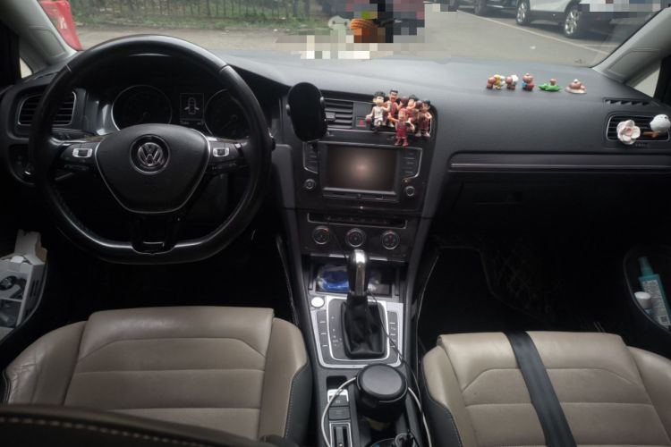 Used Volkswagen Golf 2017 230TSI Automatic Luxury Million-Vehicle Commemorative Edition Center Console