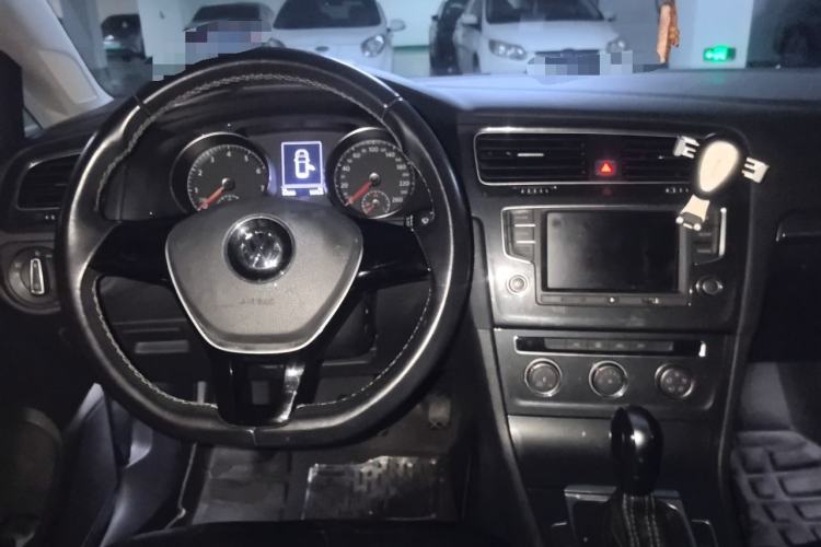Used Volkswagen Golf 2017 1.6L Automatic Comfort Million-Vehicle Anniversary Edition Center Console