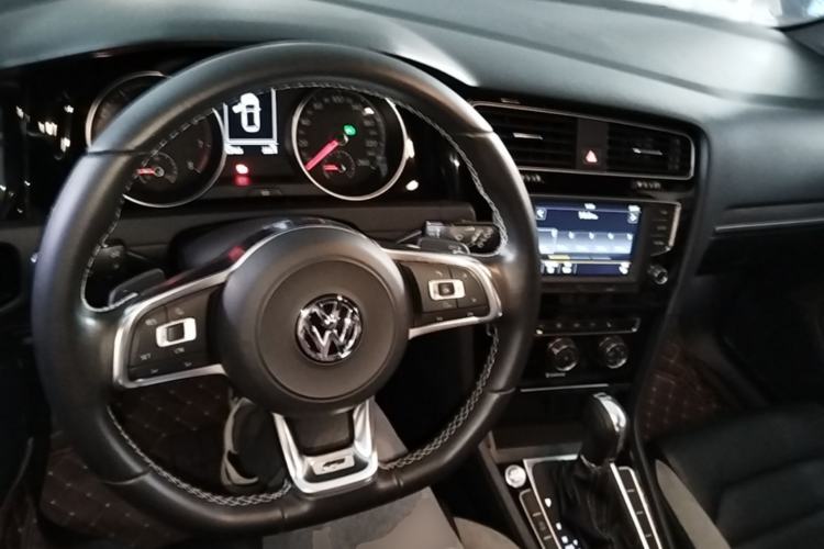 Used Volkswagen Golf 2017 280TSI Automatic R-Line Million-Vehicle Commemorative Edition Center Console