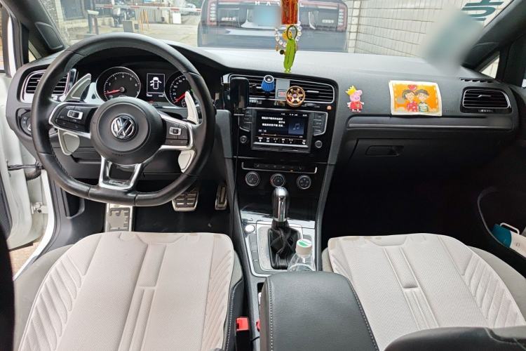 Used Volkswagen Golf 2017 280TSI Automatic R-Line Million-Vehicle Commemorative Edition Center Console