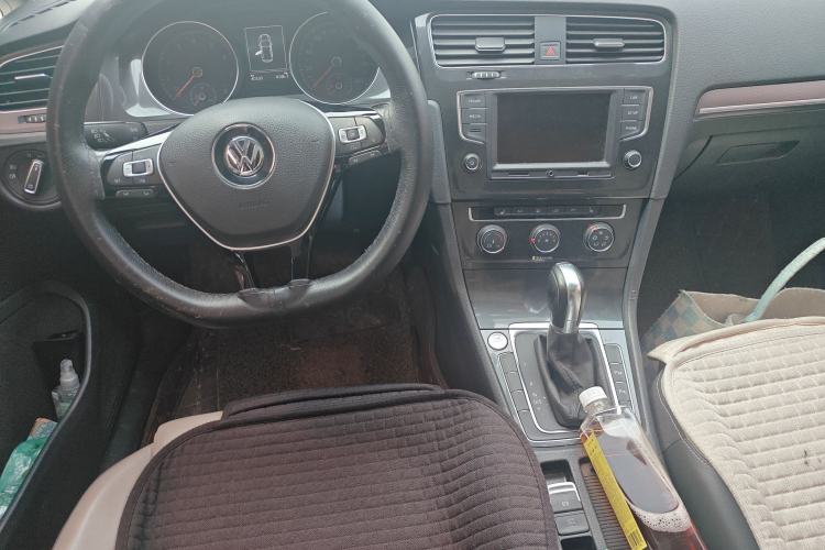 Used Volkswagen Golf 2017 230TSI Automatic Luxury Million-Vehicle Commemorative Edition Center Console