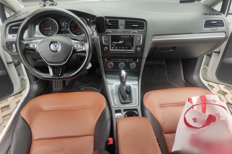 Used Volkswagen Golf 2017 1.6L Automatic Comfort Million-Vehicle Anniversary Edition Center Console