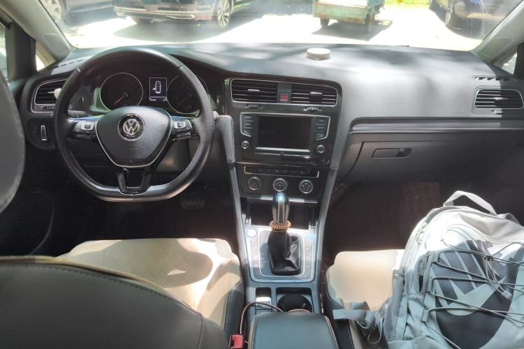 Used Volkswagen Golf 2017 230TSI Automatic Luxury Million-Vehicle Commemorative Edition Center Console