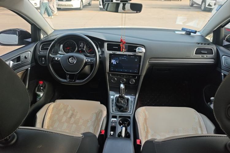 Used Volkswagen Golf 2017 230TSI Automatic Luxury Million-Vehicle Commemorative Edition Center Console