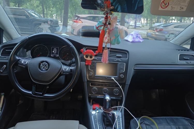 Used Volkswagen Golf 2017 230TSI Automatic Luxury Million-Vehicle Commemorative Edition Center Console