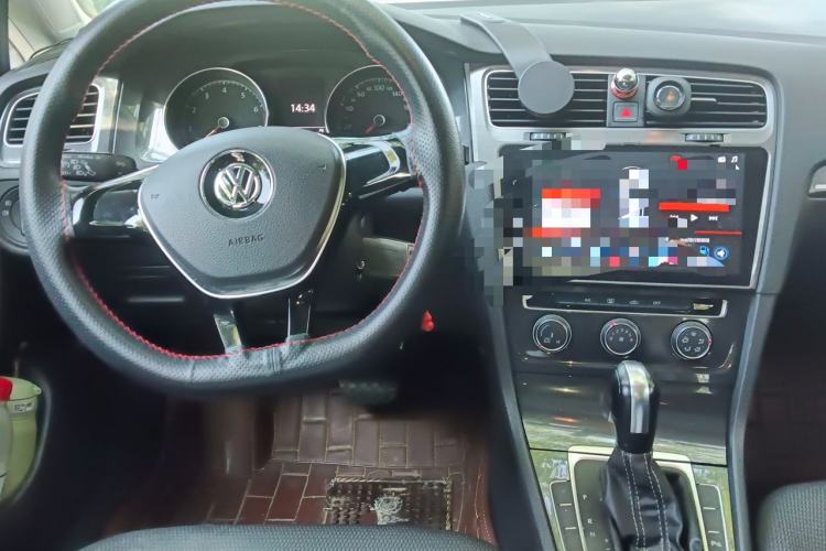 Used Volkswagen Golf 2017 1.6L Automatic Comfort Million-Vehicle Anniversary Edition Center Console