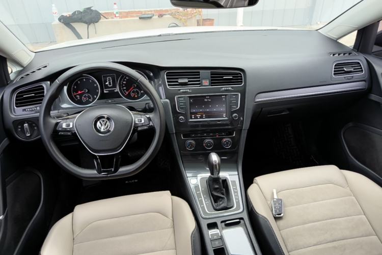 Used Volkswagen Golf 2017 230TSI Automatic Luxury Million-Vehicle Commemorative Edition Center Console