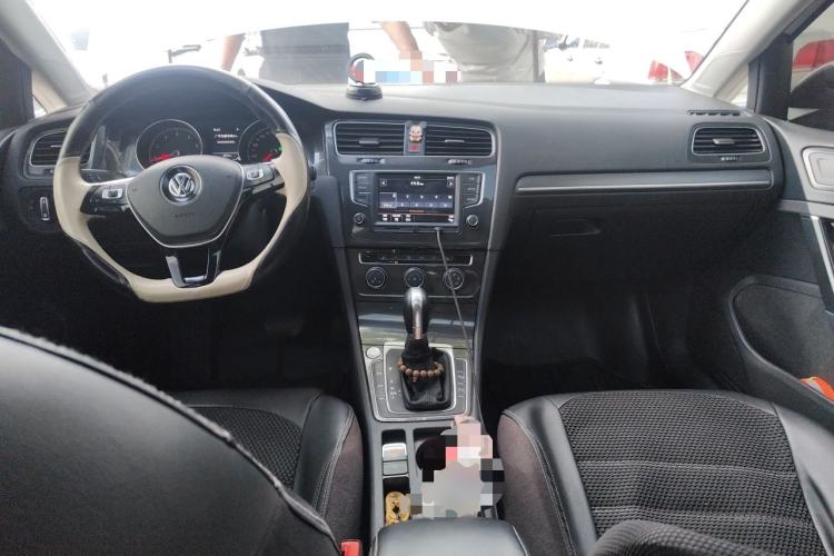Used Volkswagen Golf 2017 230TSI Automatic Luxury Million-Vehicle Commemorative Edition Center Console