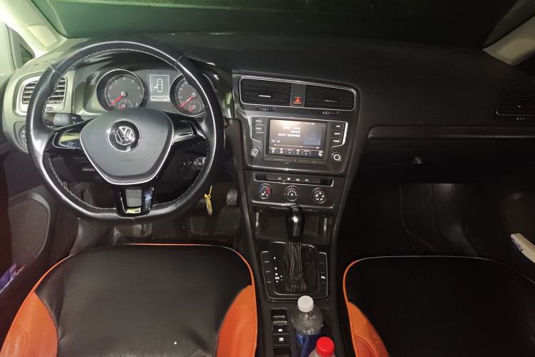 Used Volkswagen Golf 2017 1.6L Automatic Comfort Million-Vehicle Anniversary Edition Center Console