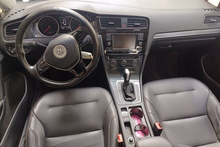 Used Volkswagen Golf 2017 1.6L Automatic Comfort Million-Vehicle Anniversary Edition Center Console
