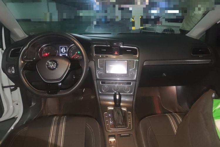 Used Volkswagen Golf 2017 1.6L Automatic Comfort Million-Vehicle Anniversary Edition Center Console