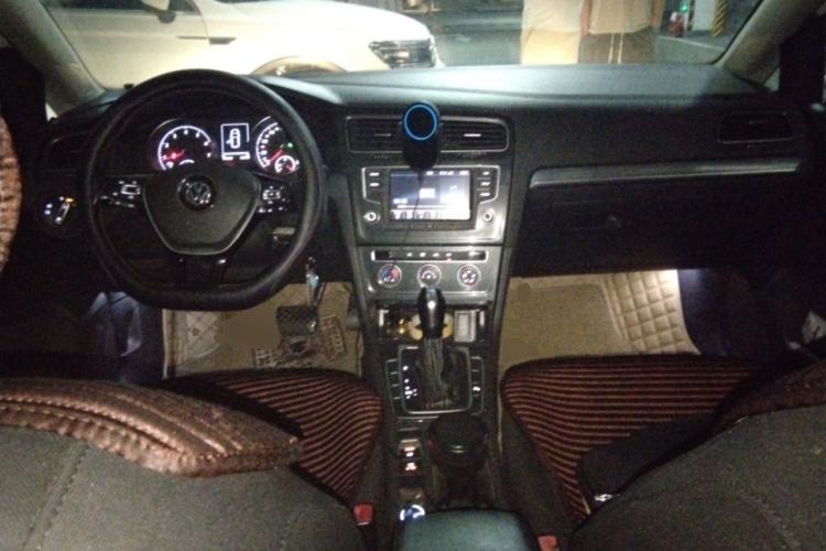 Used Volkswagen Golf 2017 230TSI Automatic Comfort Edition – Celebrating Milestone of One Million Units Center Console