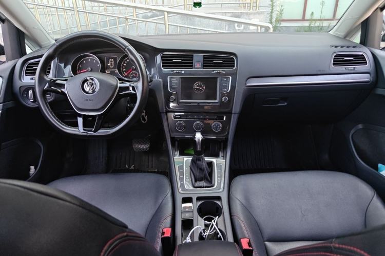 Used Volkswagen Golf 2017 1.6L Automatic Comfort Million-Vehicle Anniversary Edition Center Console