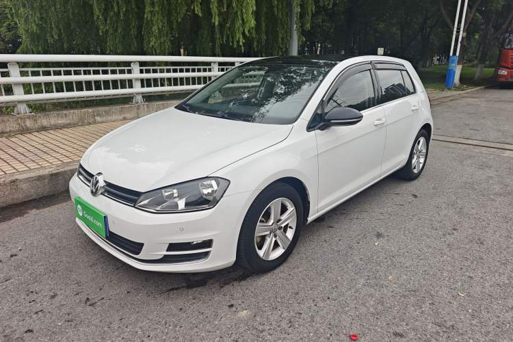 Used Volkswagen Golf 2017 230TSI Automatic Comfort Edition – Celebrating Milestone of One Million Units Guazi used car, China used car export, Used car for sale, Used  cars, Cheapest cars for sale