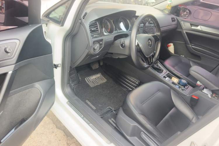 Used Volkswagen Golf 2017 230TSI Automatic Comfort Edition – Celebrating Milestone of One Million Units Driver Seat