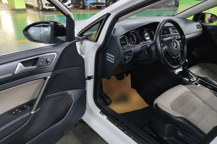 Used Volkswagen Golf 2017 230TSI Automatic Luxury Million-Vehicle Commemorative Edition Driver Seat