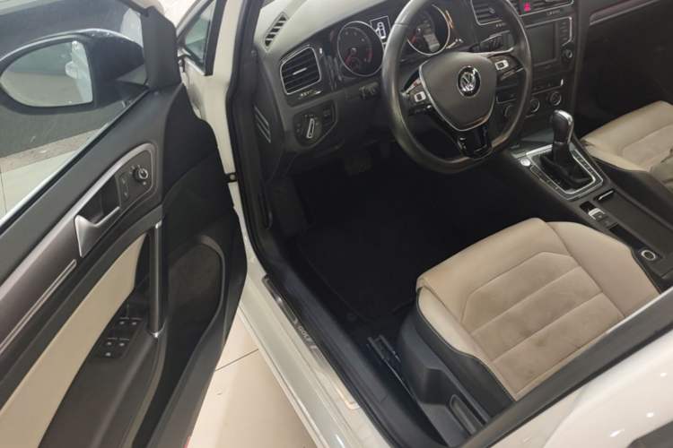 Used Volkswagen Golf 2017 230TSI Automatic Luxury Million-Vehicle Commemorative Edition Driver Seat