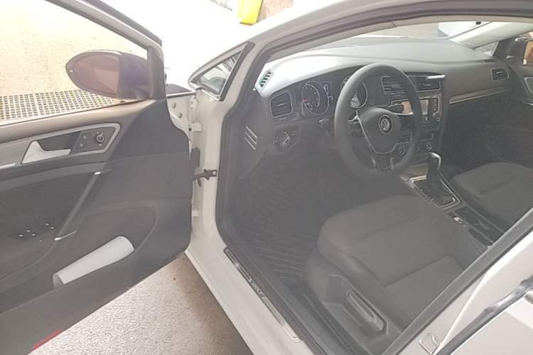 Used Volkswagen Golf 2017 230TSI Automatic Comfort Edition – Celebrating Milestone of One Million Units Driver Seat
