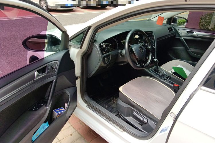 Used Volkswagen Golf 2017 230TSI Automatic Comfort Edition – Celebrating Milestone of One Million Units Driver Seat
