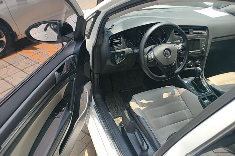 Used Volkswagen Golf 2017 230TSI Automatic Luxury Million-Vehicle Commemorative Edition Driver Seat