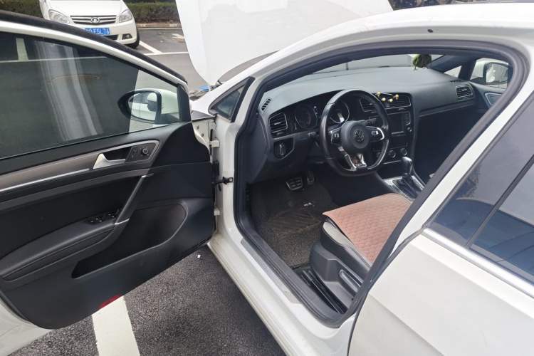 Used Volkswagen Golf 2017 280TSI Automatic R-Line Million-Vehicle Commemorative Edition Driver Seat