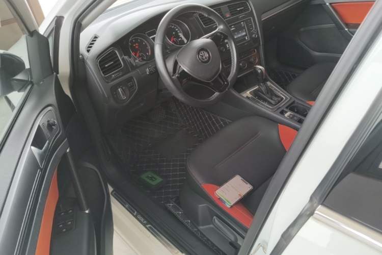 Used Volkswagen Golf 2017 230TSI Automatic Comfort Edition – Celebrating Milestone of One Million Units Driver Seat