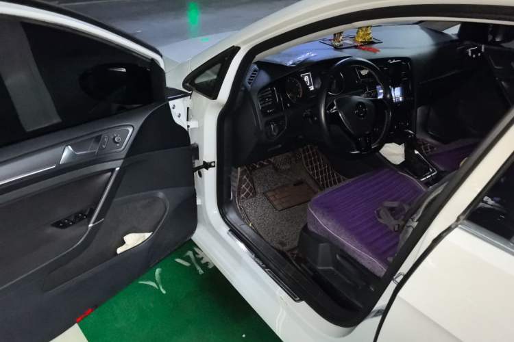 Used Volkswagen Golf 2017 230TSI Automatic Comfort Edition – Celebrating Milestone of One Million Units Driver Seat