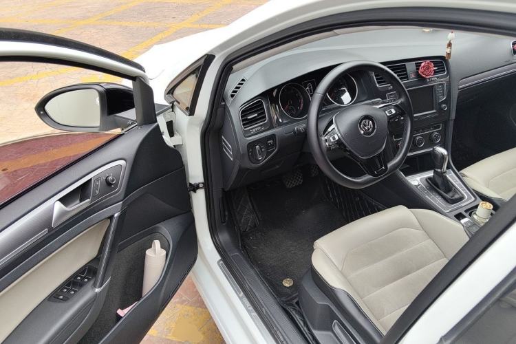 Used Volkswagen Golf 2017 230TSI Automatic Luxury Million-Vehicle Commemorative Edition Driver Seat