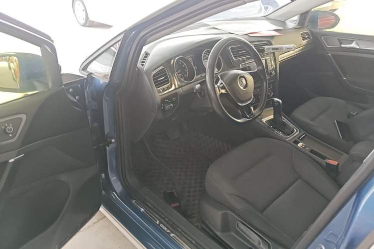 Used Volkswagen Golf 2017 230TSI Automatic Comfort Edition – Celebrating Milestone of One Million Units Driver Seat
