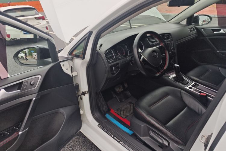 Used Volkswagen Golf 2017 230TSI Automatic Comfort Edition – Celebrating Milestone of One Million Units Driver Seat