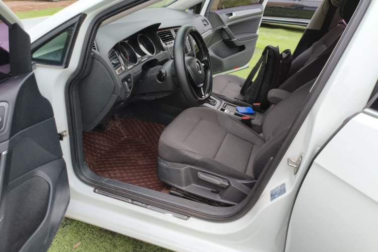 Used Volkswagen Golf 2017 230TSI Automatic Comfort Edition – Celebrating Milestone of One Million Units Driver Seat