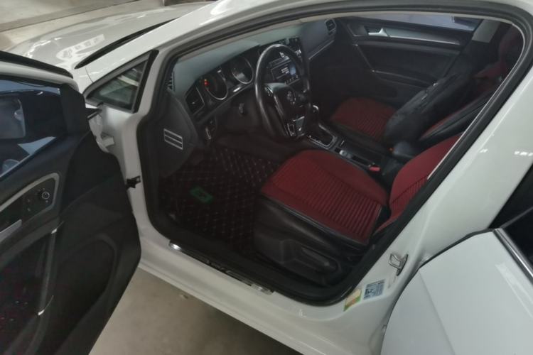 Used Volkswagen Golf 2017 1.6L Automatic Comfort Million-Vehicle Anniversary Edition Driver Seat