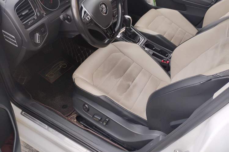 Used Volkswagen Golf 2017 230TSI Automatic Luxury Million-Vehicle Commemorative Edition Driver Seat