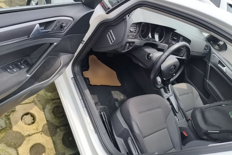 Used Volkswagen Golf 2017 230TSI Automatic Comfort Edition – Celebrating Milestone of One Million Units Driver Seat