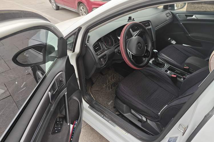 Used Volkswagen Golf 2017 230TSI Automatic Comfort Edition – Celebrating Milestone of One Million Units Driver Seat