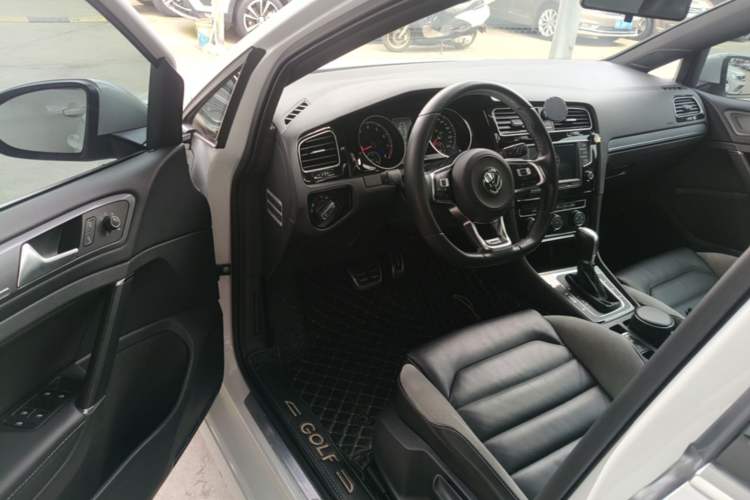 Used Volkswagen Golf 2017 280TSI Automatic R-Line Million-Vehicle Commemorative Edition Driver Seat