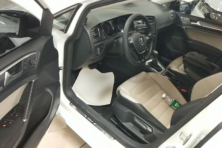 Used Volkswagen Golf 2017 230TSI Automatic Luxury Million-Vehicle Commemorative Edition Driver Seat