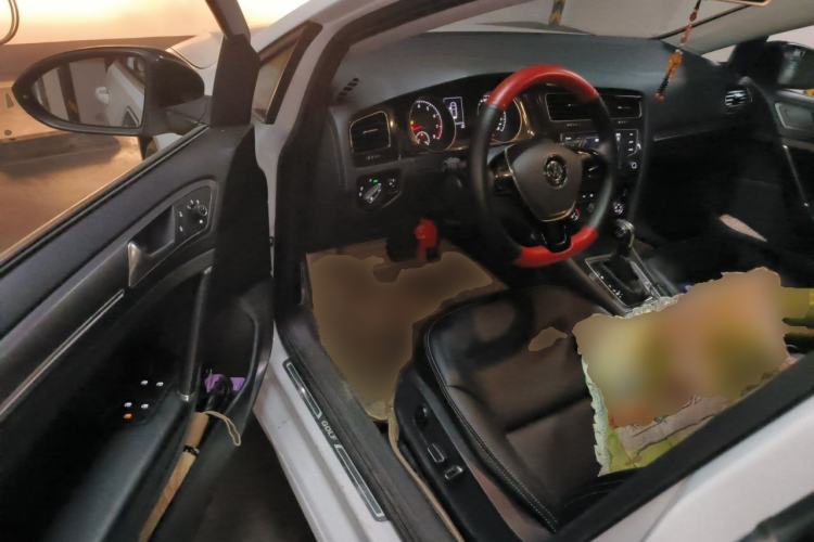Used Volkswagen Golf 2017 230TSI Automatic Comfort Edition – Celebrating Milestone of One Million Units Driver Seat