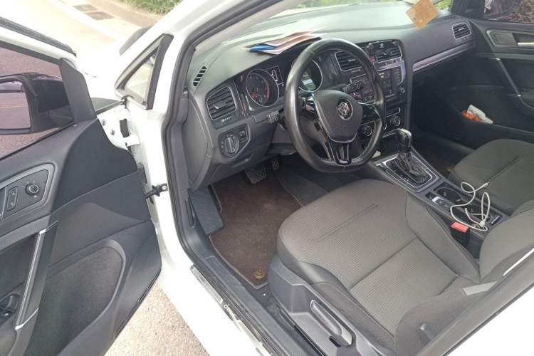Used Volkswagen Golf 2017 230TSI Automatic Comfort Edition – Celebrating Milestone of One Million Units Driver Seat