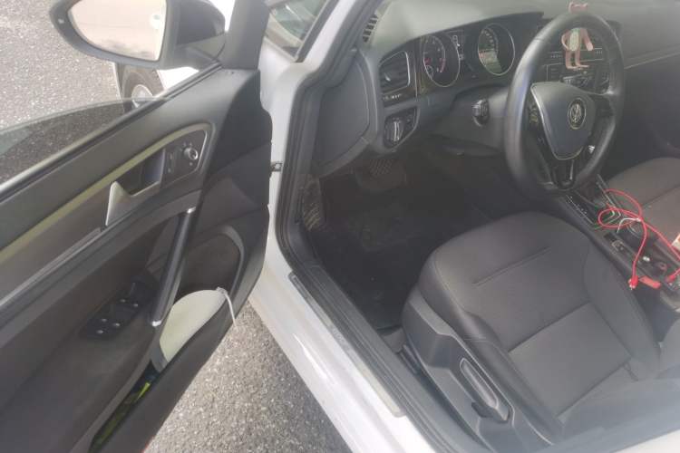 Used Volkswagen Golf 2017 1.6L Automatic Comfort Million-Vehicle Anniversary Edition Driver Seat