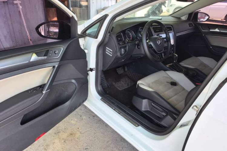 Used Volkswagen Golf 2017 230TSI Automatic Luxury Million-Vehicle Commemorative Edition Driver Seat