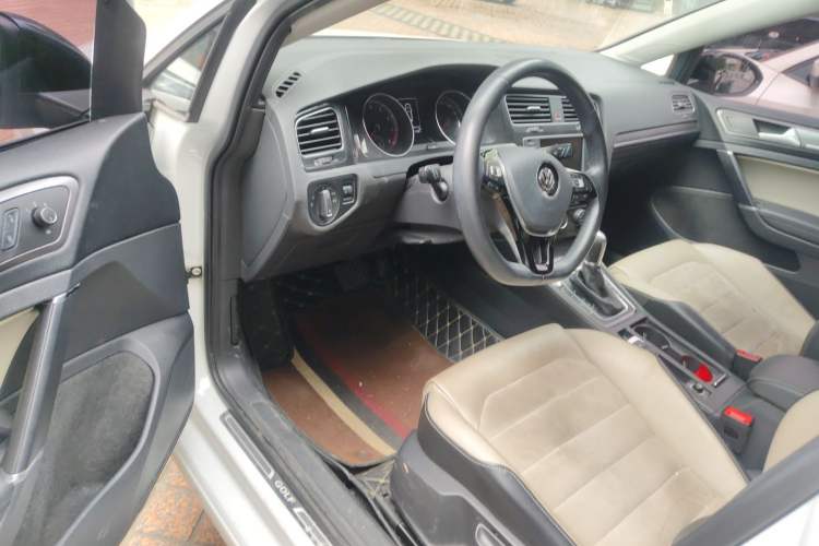 Used Volkswagen Golf 2017 230TSI Automatic Luxury Million-Vehicle Commemorative Edition Driver Seat