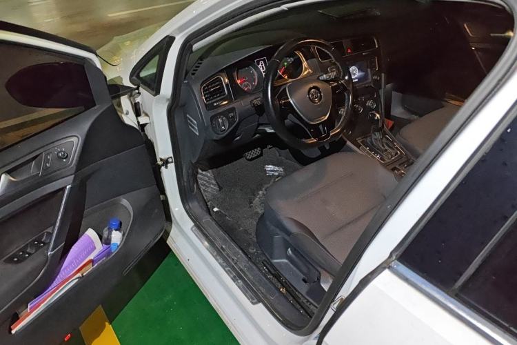 Used Volkswagen Golf 2017 230TSI Automatic Comfort Edition – Celebrating Milestone of One Million Units Driver Seat