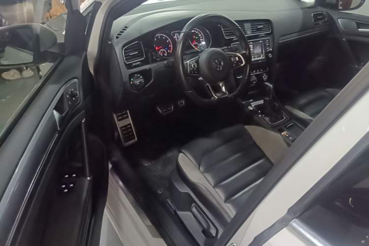 Used Volkswagen Golf 2017 280TSI Automatic R-Line Million-Vehicle Commemorative Edition Driver Seat