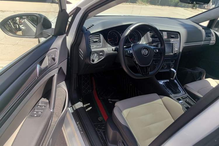 Used Volkswagen Golf 2017 230TSI Automatic Luxury Million-Vehicle Commemorative Edition Driver Seat