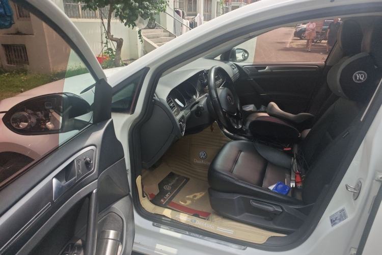 Used Volkswagen Golf 2017 1.6L Automatic Comfort Million-Vehicle Anniversary Edition Driver Seat