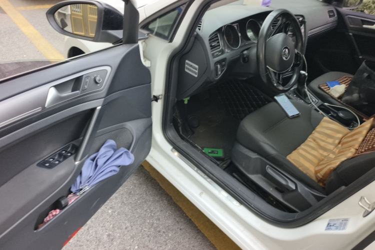 Used Volkswagen Golf 2017 1.6L Automatic Comfort Million-Vehicle Anniversary Edition Driver Seat