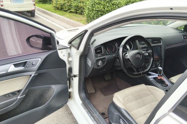Used Volkswagen Golf 2017 230TSI Automatic Luxury Million-Vehicle Commemorative Edition Driver Seat